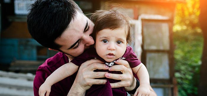 Image of dad holding his young child for Quotacy blog: When Does a 10-Year Term Policy Make Sense.