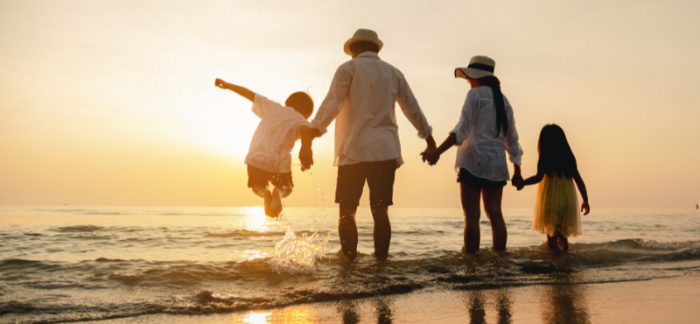 family on beach at sunset for Quotacy blog locking in insurability with term life insurance
