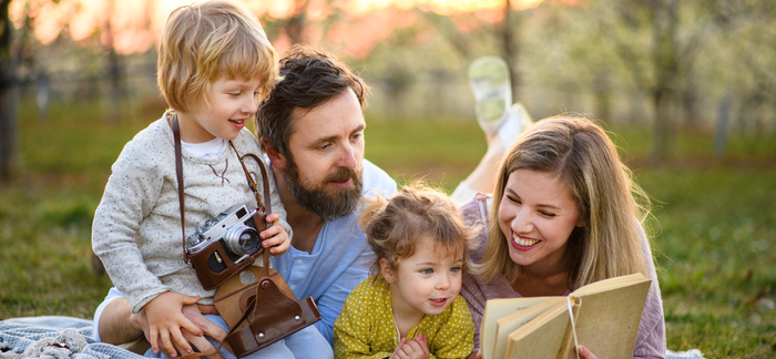 family in park for Quotacy blog spend more time with family